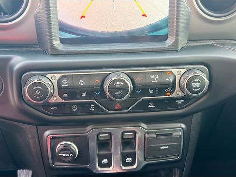Used 2022 Jeep Wrangler Sport AWD/4WD image 28