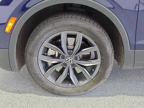 Certified 2023 Volkswagen Tiguan SE FWD image 11