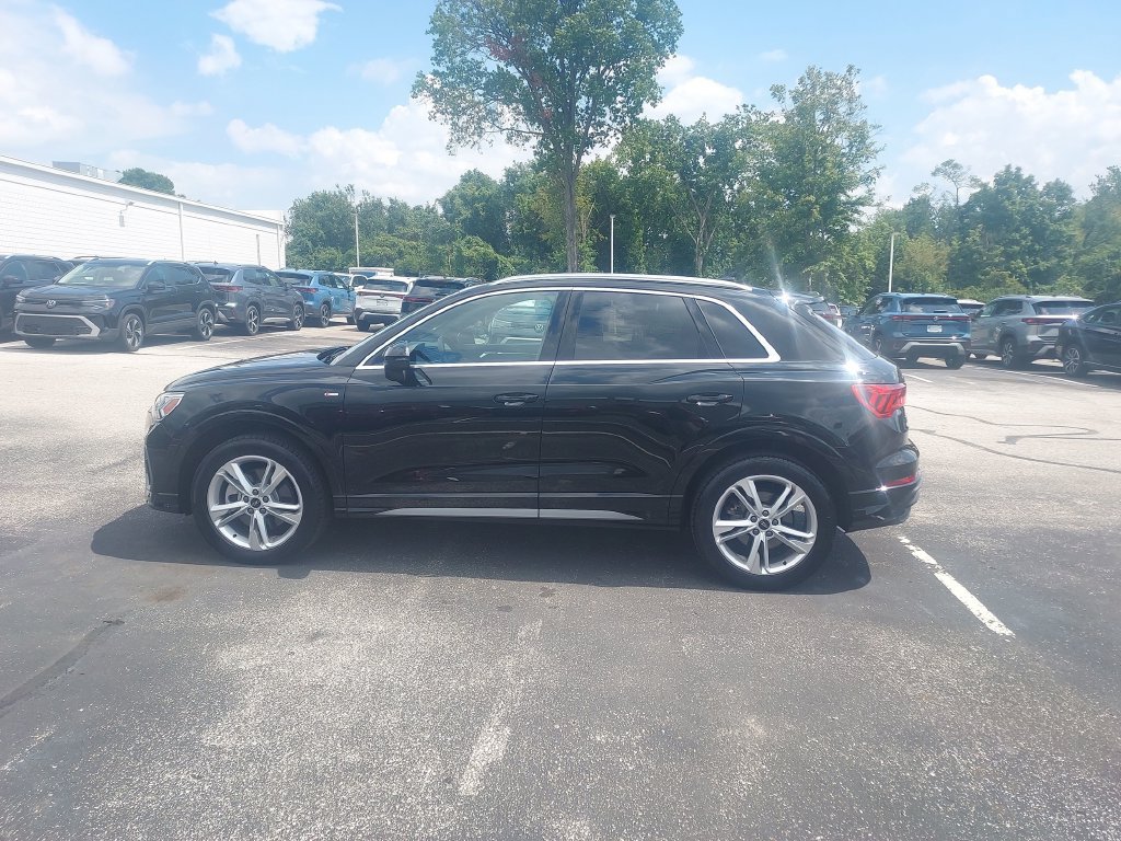 Used 2023 Audi Q3 2.0T Premium w/ Convenience Package AWD/4WD image 4