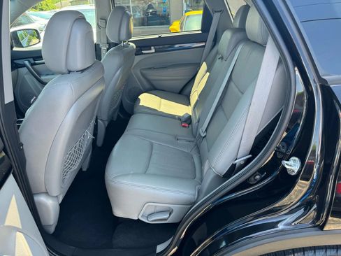 Used 2015 Kia Sorento LX image 17