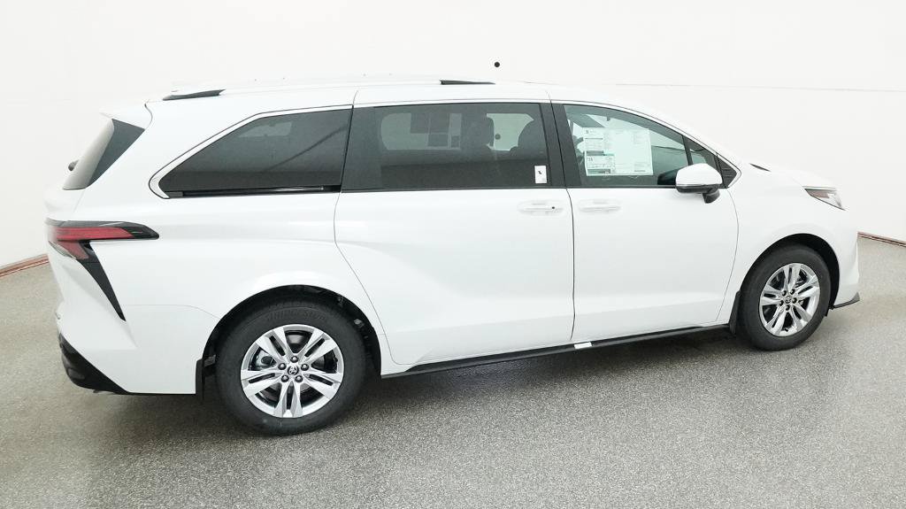 Used 2026 Toyota Sienna Limited FWD image 13