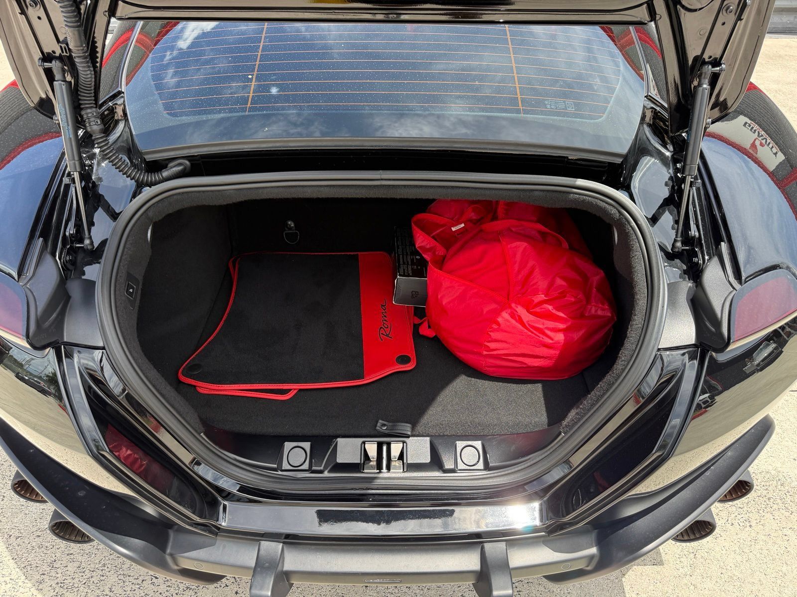 Used 2023 Ferrari Roma RWD image 19