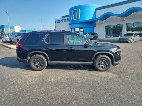 Used 2025 Honda Pilot TrailSport image 6