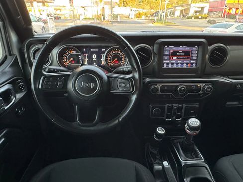 Used 2022 Jeep Gladiator Sport image 32