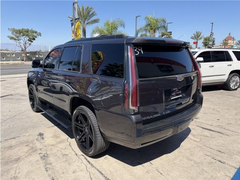 Used 2018 Cadillac Escalade Premium Luxury AWD/4WD image 4