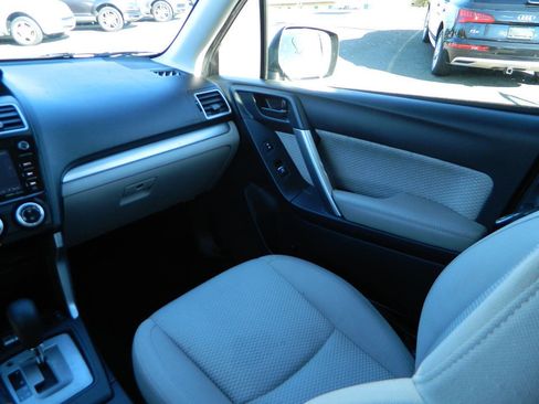 Used 2017 Subaru Forester 2.5i Premium image 17