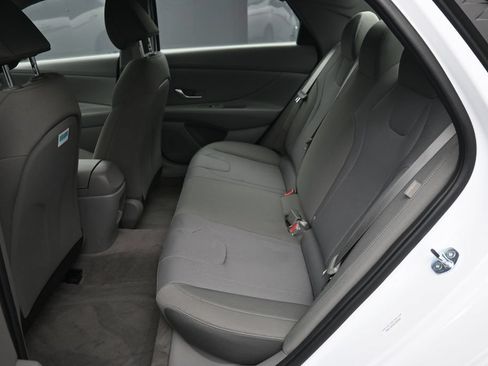 Certified 2025 Hyundai Elantra SE w/ Cargo Package FWD image 20