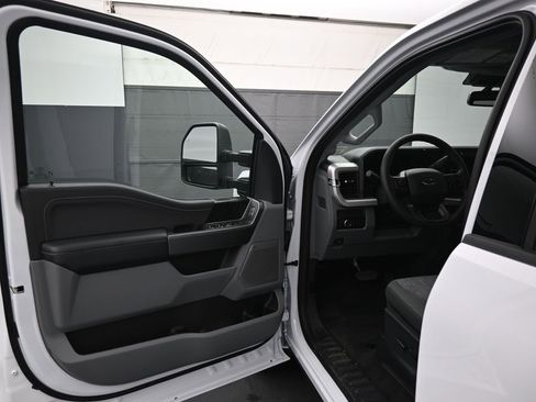 New 2026 Ford F250 XLT w/ XLT Premium Package image 8