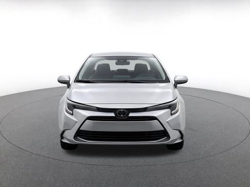 Used 2025 Toyota Corolla LE FWD image 2
