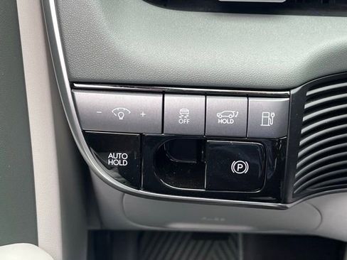 Used 2025 Hyundai Ioniq 5 Limited image 21