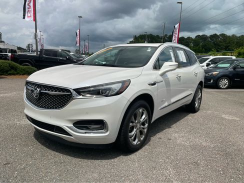 Used 2020 Buick Enclave Avenir w/ Avenir Technology Package FWD image 2