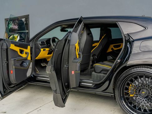 Used 2025 Lamborghini Urus SE image 10