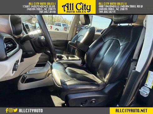Used 2020 Chrysler Voyager Lxi image 9
