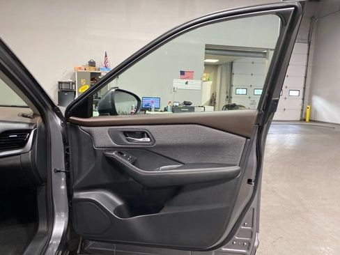 Used 2021 Nissan Rogue SV AWD/4WD image 28