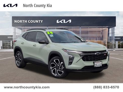 Used 2024 Chevrolet Trax RS w/ Sunroof Package FWD image 1