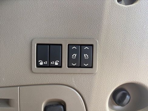 Used 2019 GMC Yukon SLT w/ Premium Edition AWD/4WD image 15