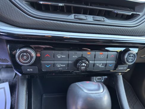 Used 2023 Jeep Compass Trailhawk image 16