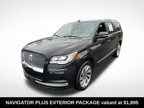 Used 2024 Lincoln Navigator L 4WD image 3
