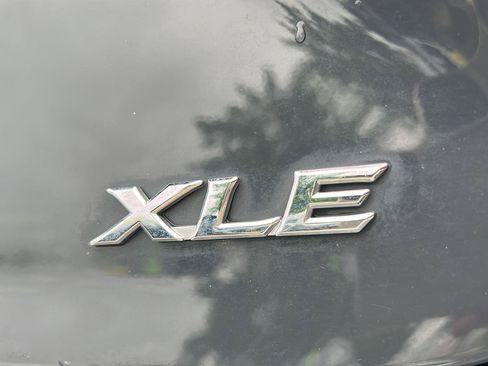 Used 2025 Toyota Camry XLE FWD image 30