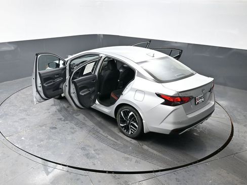 Used 2023 Nissan Versa SR w/ Trunk Package image 58