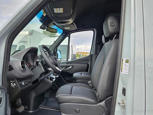 New 2025 Mercedes-Benz Sprinter 2500 image 9