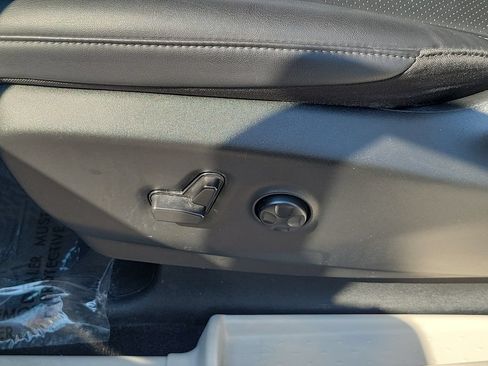 Certified 2024 Chrysler Pacifica Limited FWD image 20