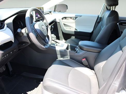 Used 2025 Toyota RAV4 XLE w/ Convenience Package AWD/4WD image 8
