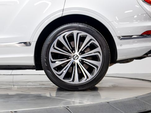 Used 2021 Bentley Bentayga V8 First Edition w/ First Edition Specification image 47