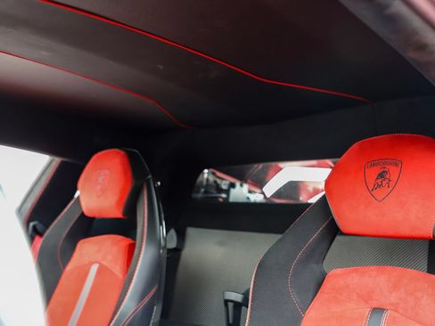 Used 2019 Lamborghini Aventador SVJ AWD/4WD image 25