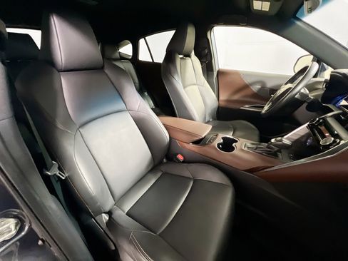 Used 2022 Toyota Venza XLE image 31