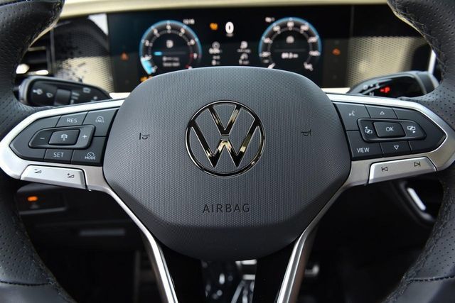 New 2026 Volkswagen Tiguan SE R-Line AWD/4WD image 18