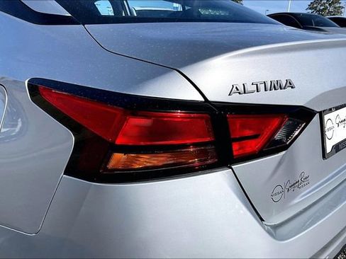 Used 2024 Nissan Altima 2.5 SR image 18