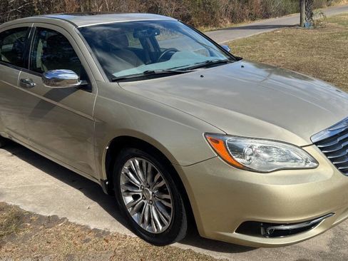 Used 2011 Chrysler 200 Limited FWD image 2