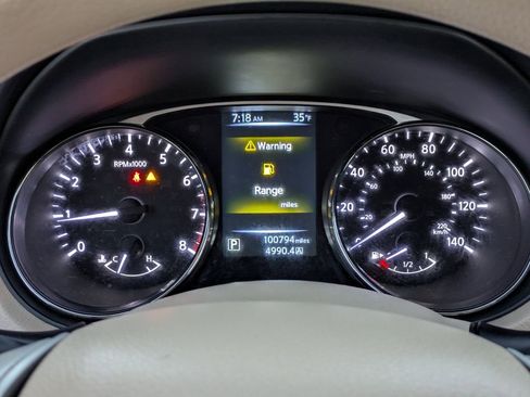 Used 2015 Nissan Rogue SV image 27