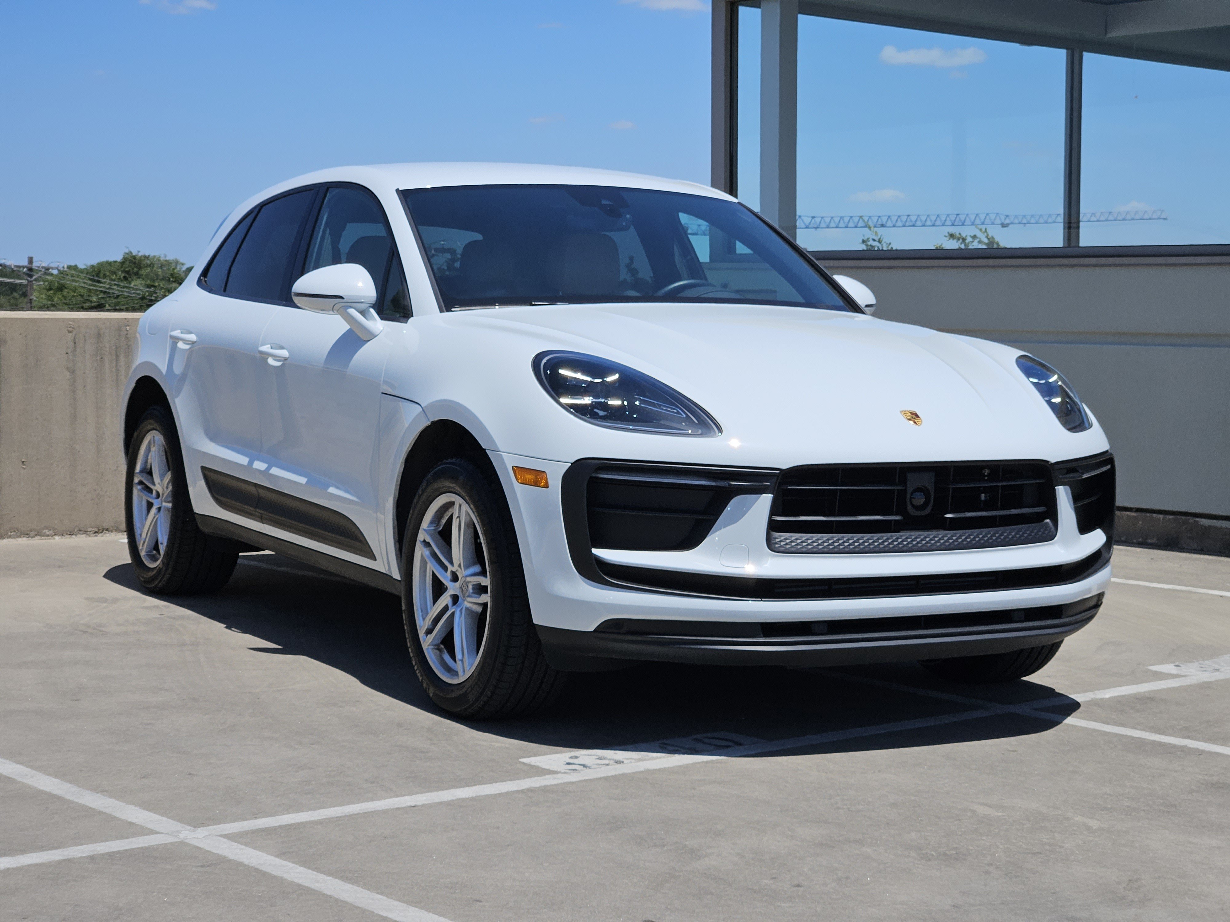 Certified 2026 Porsche Macan AWD/4WD image 10