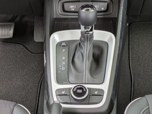 New 2026 Hyundai Venue SEL FWD image 17