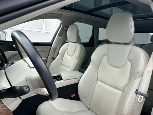 Used 2022 Volvo XC60 B5 Momentum w/ Advanced Package AWD/4WD image 27