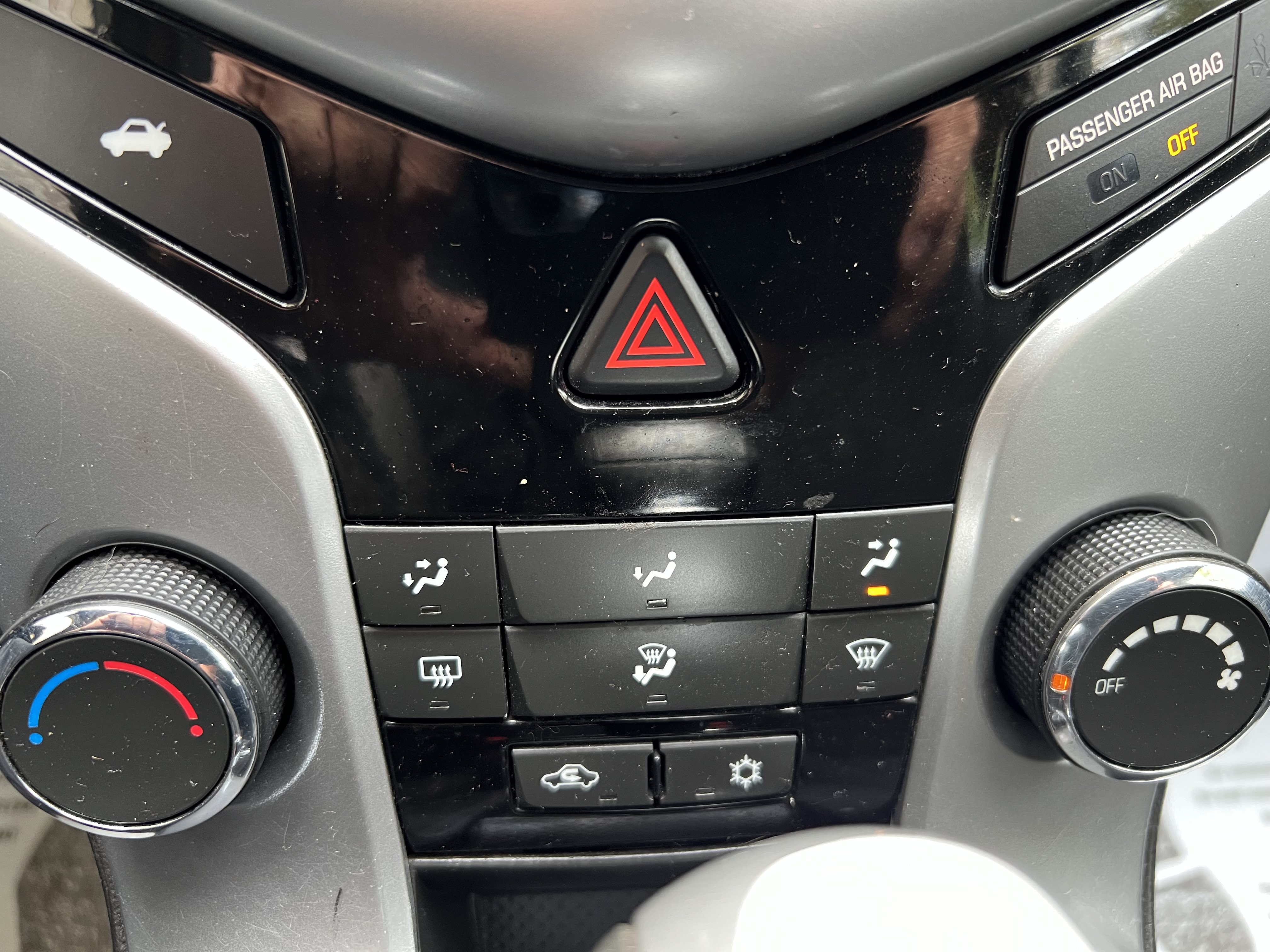 Used 2016 Chevrolet Cruze LT w/ Technology Package FWD image 21