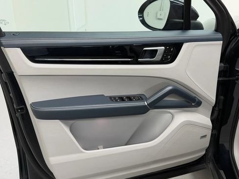 Used 2019 Porsche Cayenne AWD/4WD image 13