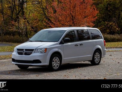 Used 2019 Dodge Grand Caravan SE w/ UConnect Hands-Free Group