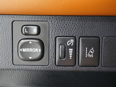 Used 2018 Toyota RAV4 Limited FWD image 26