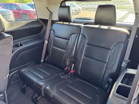 Certified 2023 GMC Acadia SLT FWD image 19
