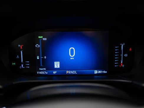 Used 2024 Ford Escape SE w/ Class II Trailer Tow Package FWD image 29