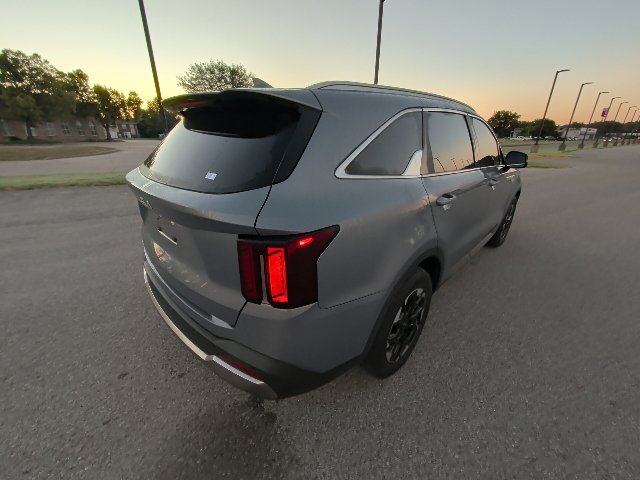 Used 2024 Kia Sorento S w/ Panoramic Sunroof Package FWD image 8