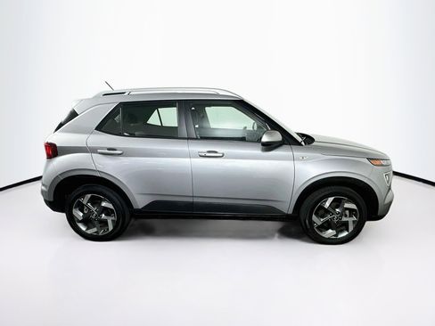 Used 2025 Hyundai Venue SEL FWD image 10