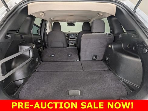 Used 2018 Jeep Cherokee Latitude image 24