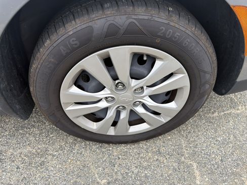 Used 2022 Kia Soul LX FWD image 12