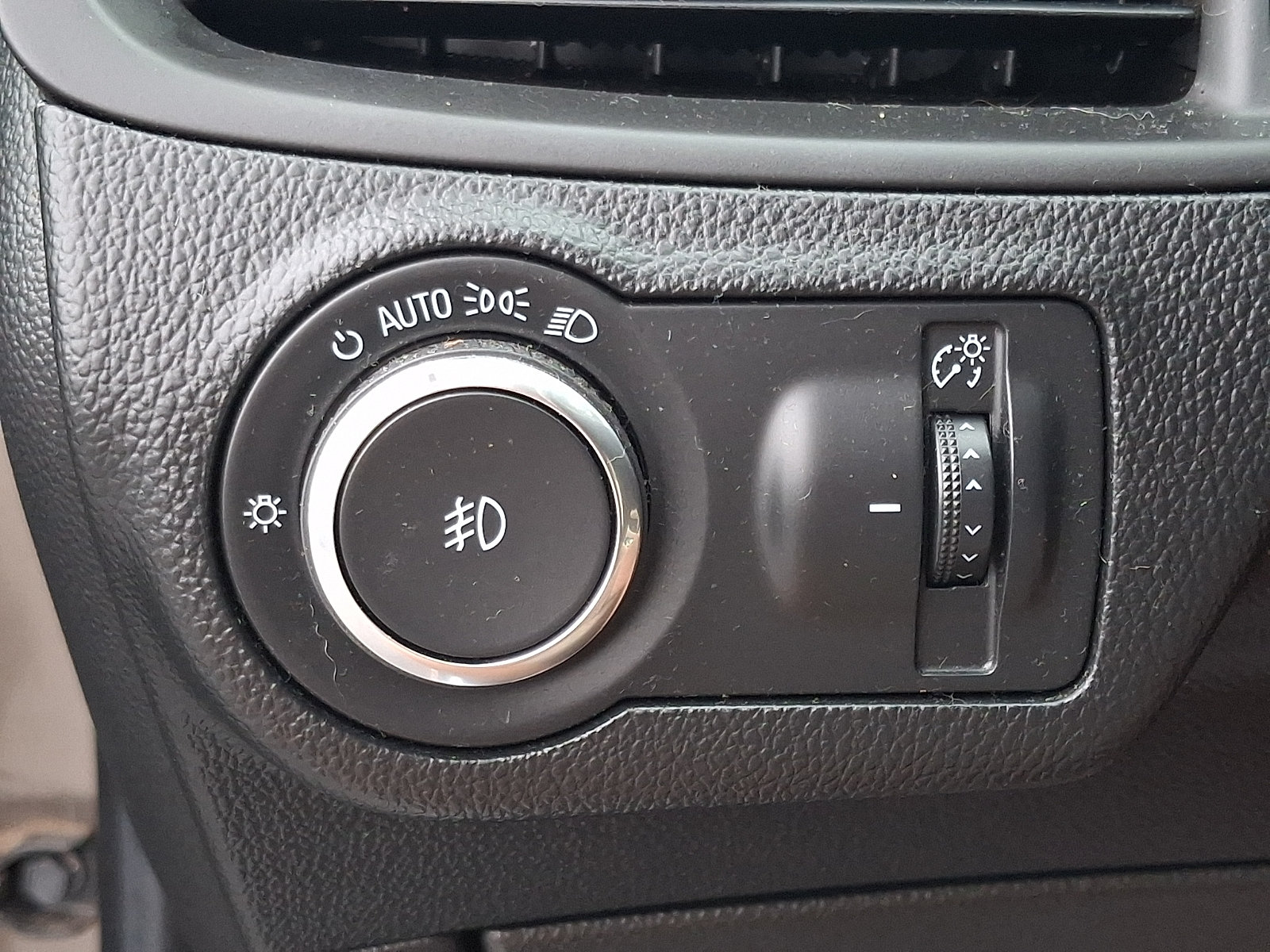 Used 2018 Buick Envision Preferred FWD image 25