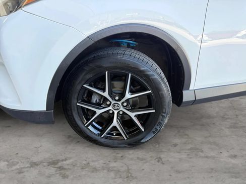 Used 2018 Toyota RAV4 SE w/ All Weather Liner Package AWD/4WD image 43