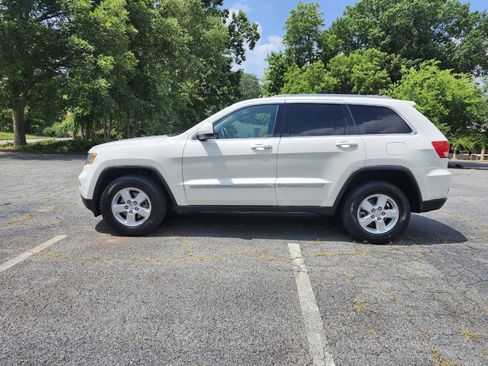 Used 2012 Jeep Grand Cherokee Laredo w/ Laredo E Group AWD/4WD image 12